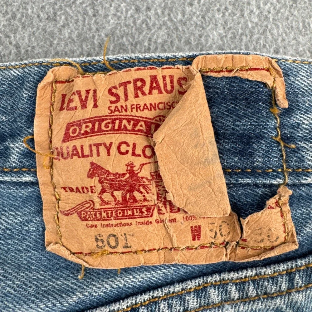 Levi's Jeans Mens W30 L30 501 Original Fit Light Wash Distressed Button Fly